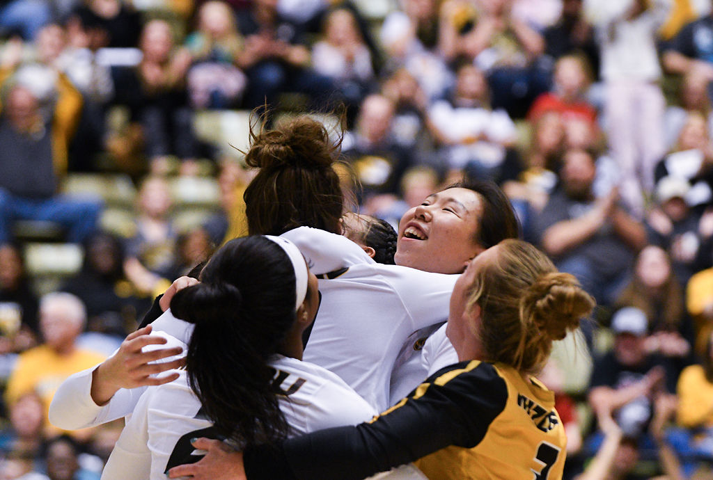 Sun Wenting celebrates with her teammates